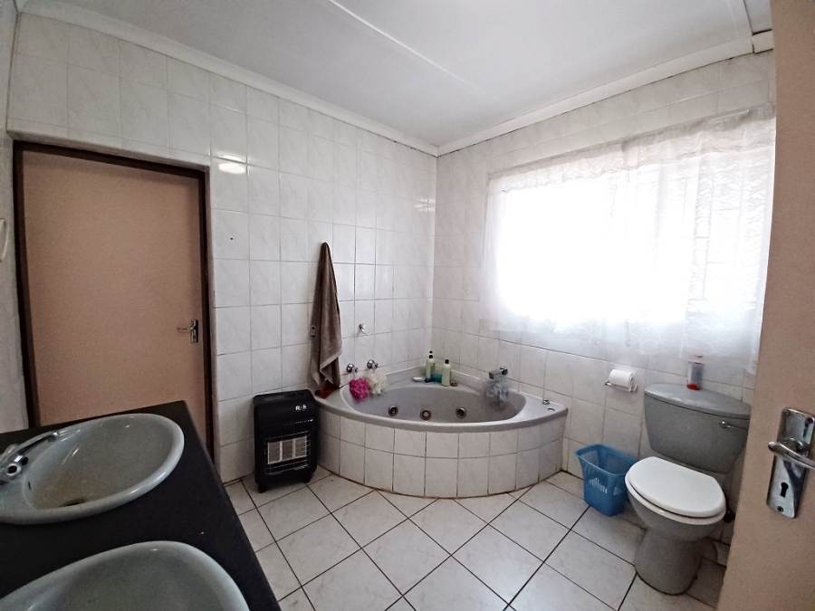 4 Bedroom Property for Sale in Vanderbijlpark CE 2 Gauteng