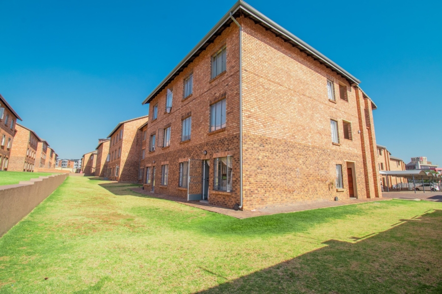 2 Bedroom Property for Sale in Grand Central Gauteng