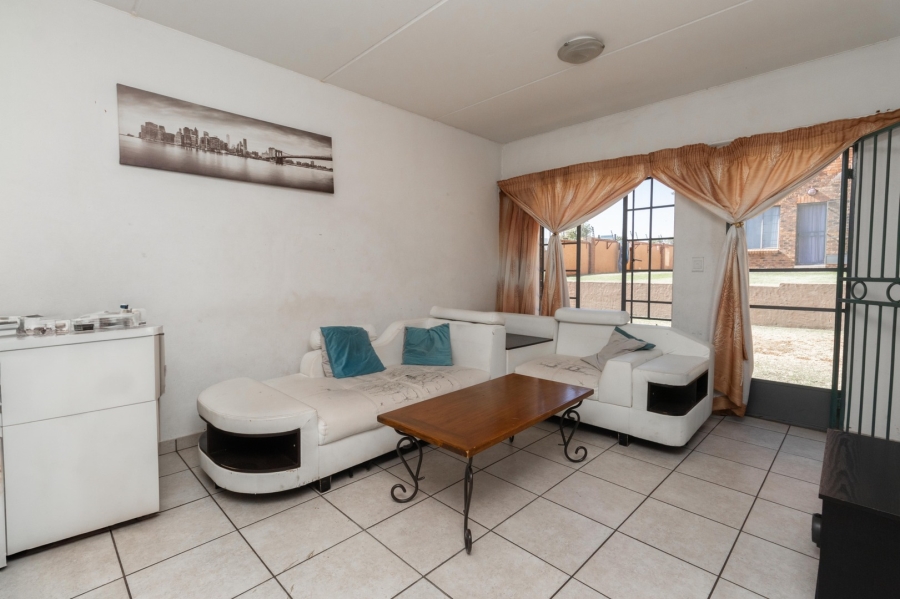 2 Bedroom Property for Sale in Grand Central Gauteng