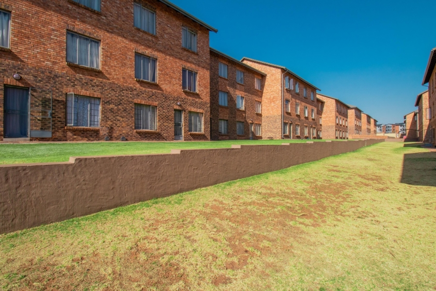 2 Bedroom Property for Sale in Grand Central Gauteng