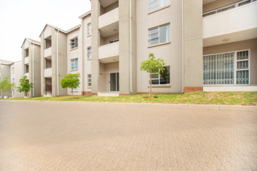 2 Bedroom Property for Sale in Blue Hills Gauteng