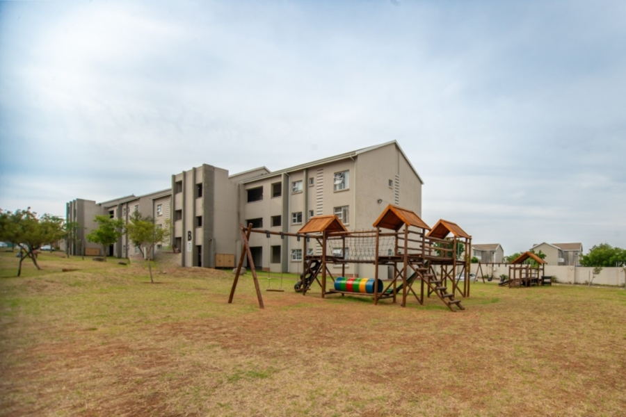 2 Bedroom Property for Sale in Blue Hills Gauteng