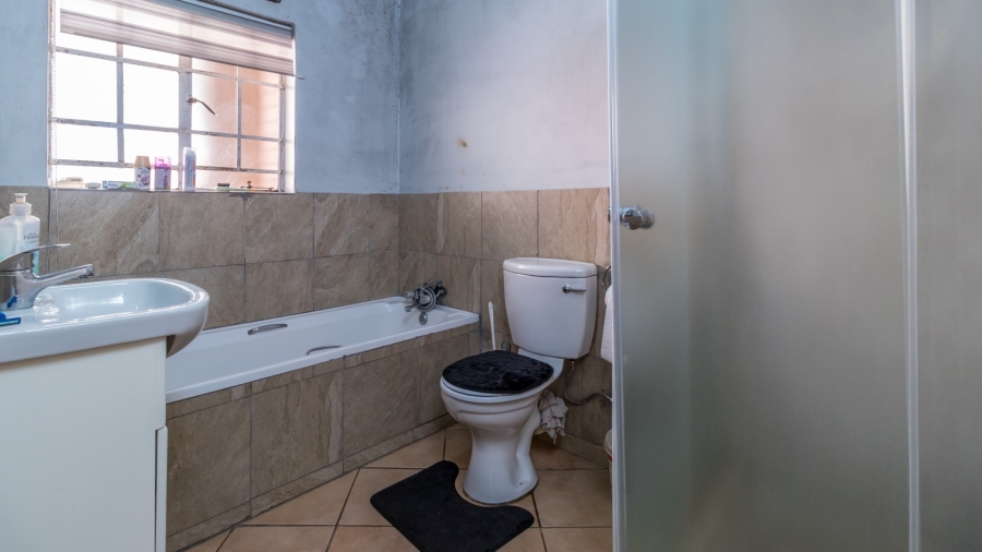 To Let 3 Bedroom Property for Rent in Noordwyk Gauteng