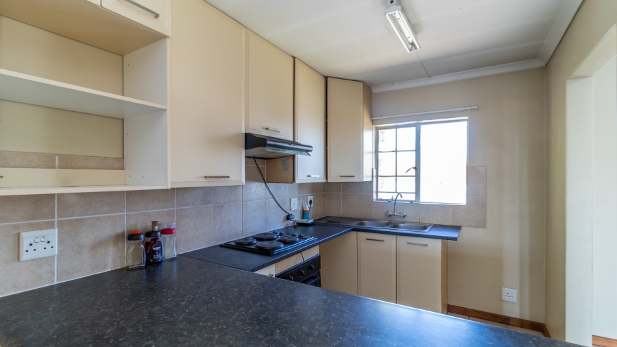 To Let 2 Bedroom Property for Rent in Noordwyk Gauteng