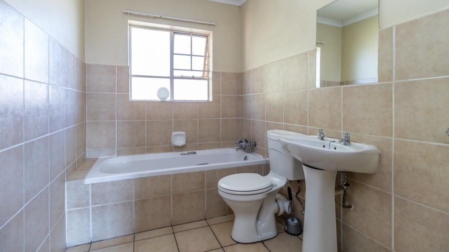 To Let 2 Bedroom Property for Rent in Noordwyk Gauteng