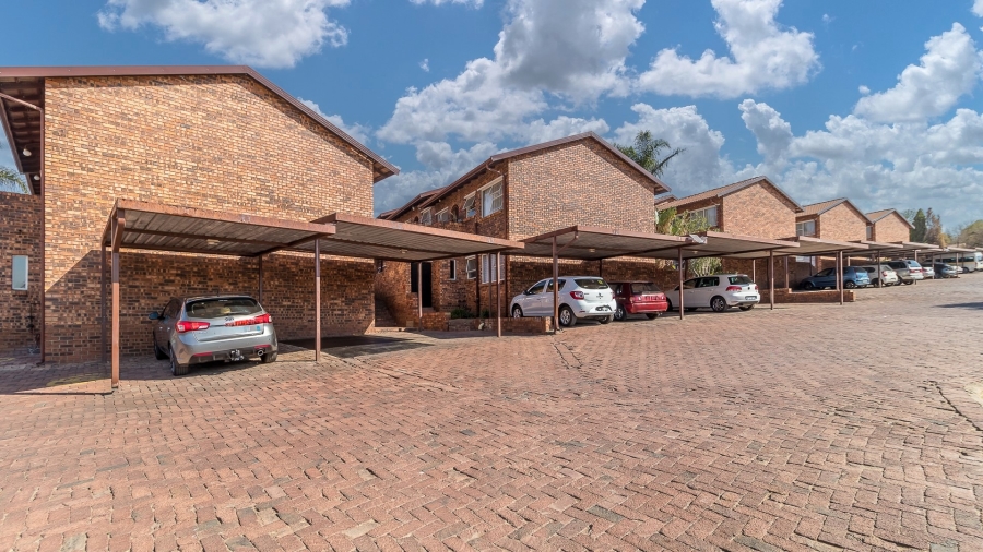 2 Bedroom Property for Sale in Vorna Valley Gauteng