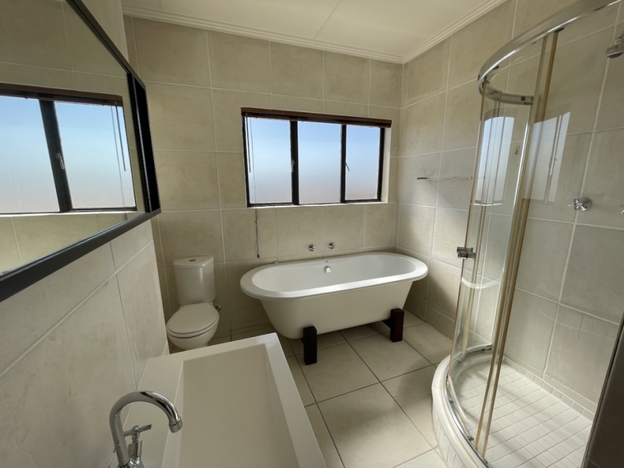 2 Bedroom Property for Sale in Greenstone Hill Gauteng