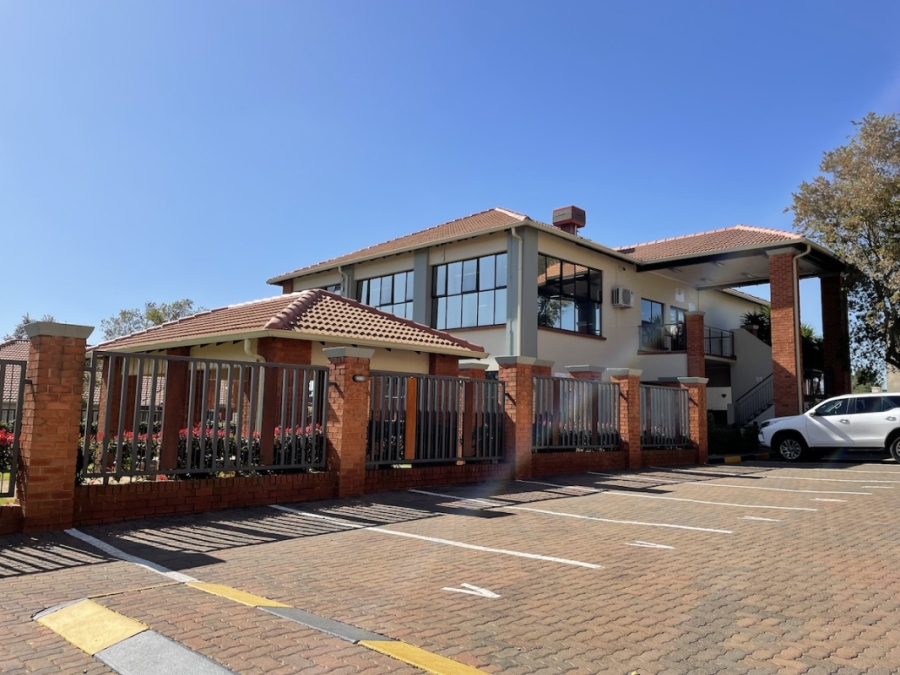 2 Bedroom Property for Sale in Greenstone Hill Gauteng