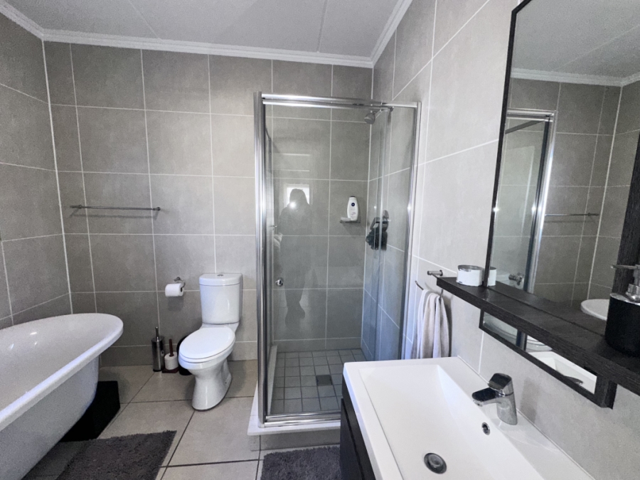 3 Bedroom Property for Sale in Greenstone Hill Gauteng