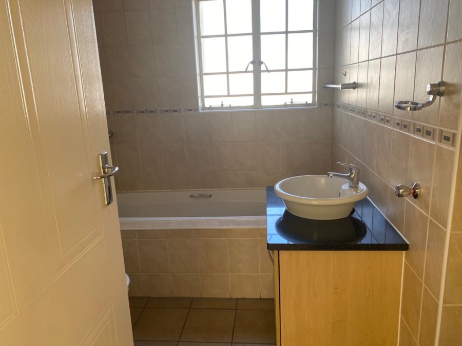 To Let 2 Bedroom Property for Rent in Noordwyk Gauteng