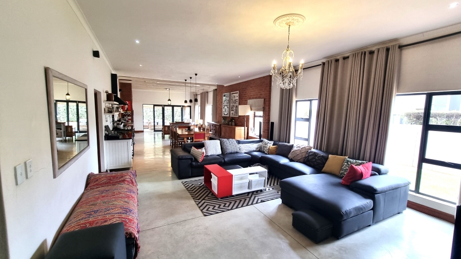 5 Bedroom Property for Sale in Willow Acres Gauteng