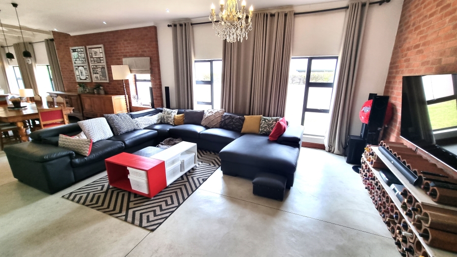 5 Bedroom Property for Sale in Willow Acres Gauteng