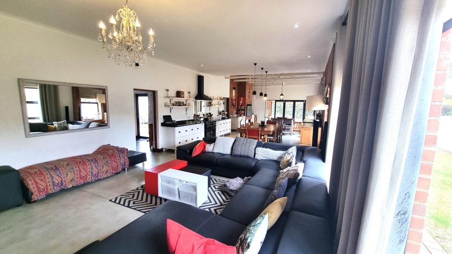 5 Bedroom Property for Sale in Willow Acres Gauteng