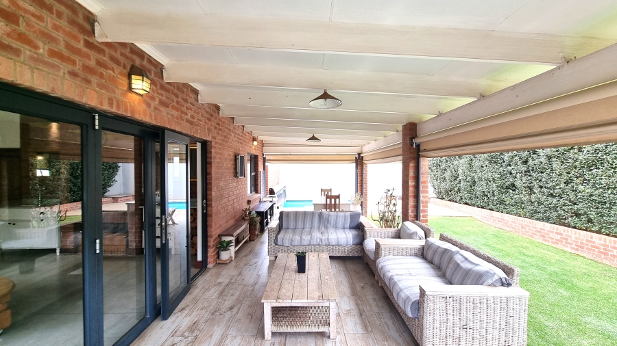 5 Bedroom Property for Sale in Willow Acres Gauteng