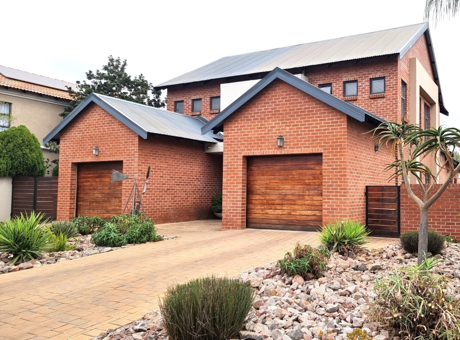 5 Bedroom Property for Sale in Willow Acres Gauteng