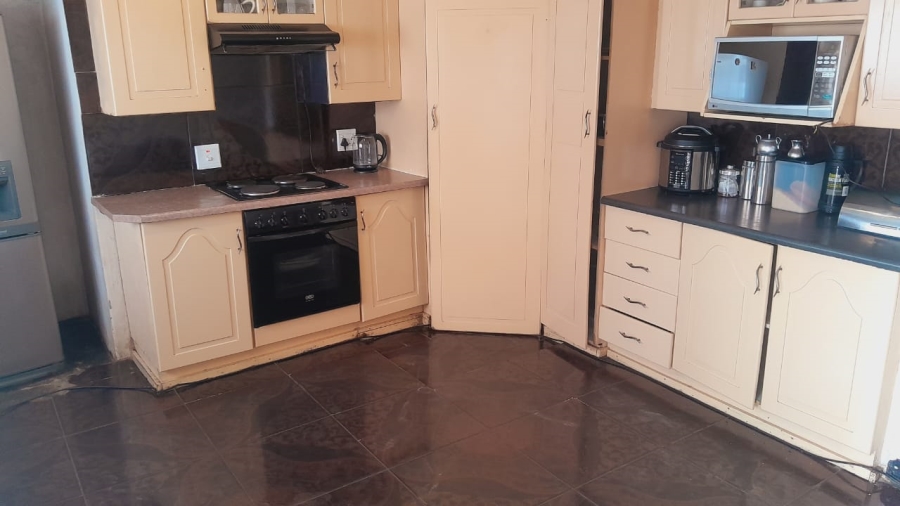 2 Bedroom Property for Sale in Chris Hani Gauteng