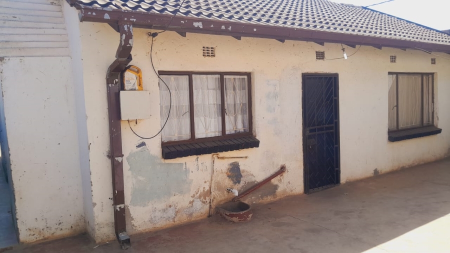 2 Bedroom Property for Sale in Chris Hani Gauteng