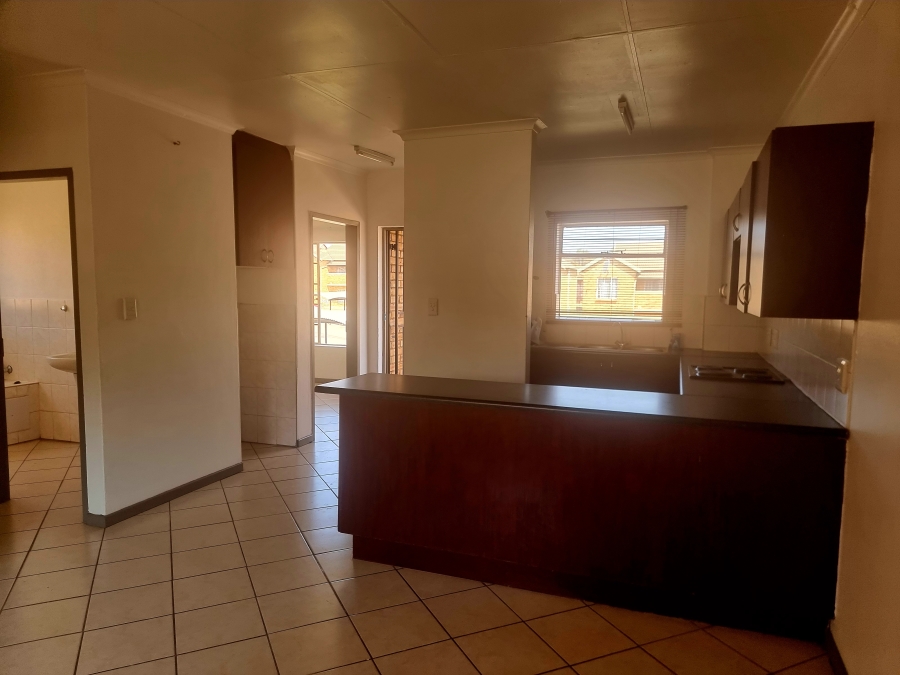 To Let 2 Bedroom Property for Rent in Honeydew Gauteng