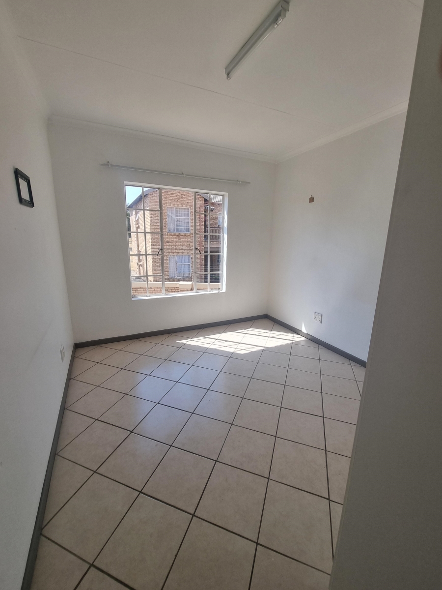 To Let 2 Bedroom Property for Rent in Honeydew Gauteng