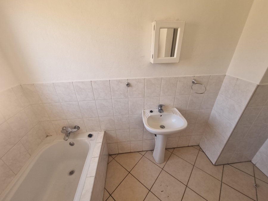 To Let 2 Bedroom Property for Rent in Honeydew Gauteng