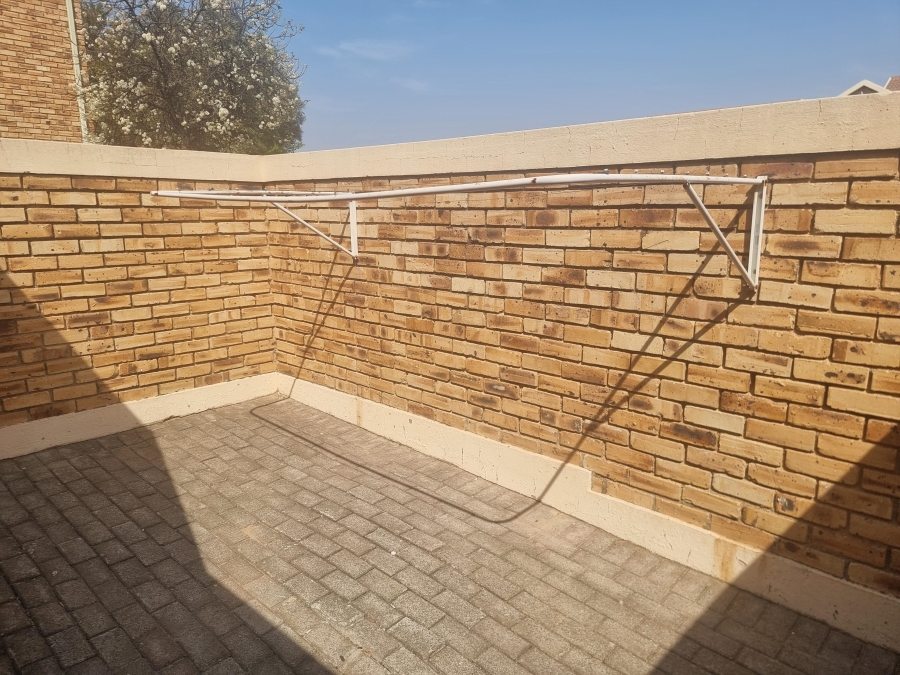 To Let 2 Bedroom Property for Rent in Honeydew Gauteng