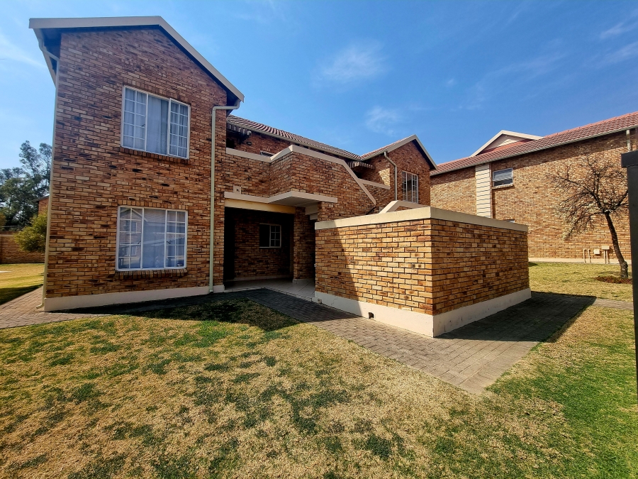 To Let 2 Bedroom Property for Rent in Honeydew Gauteng