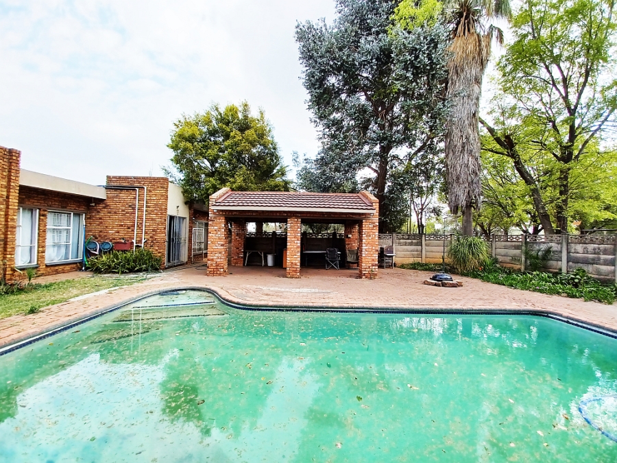 4 Bedroom Property for Sale in Vanderbijlpark Sw 2 Gauteng