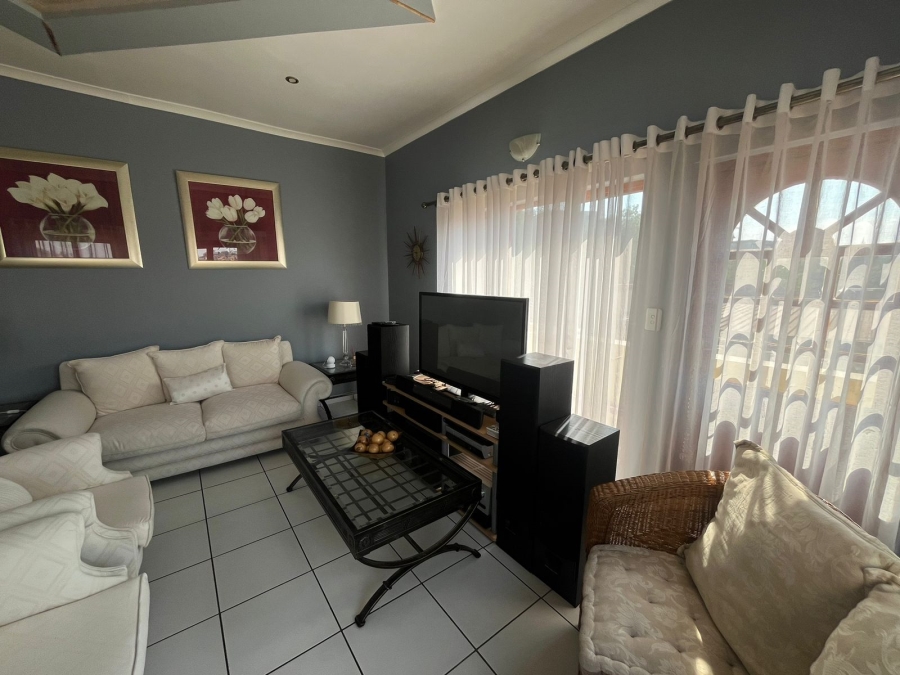 2 Bedroom Property for Sale in Oakdene Gauteng