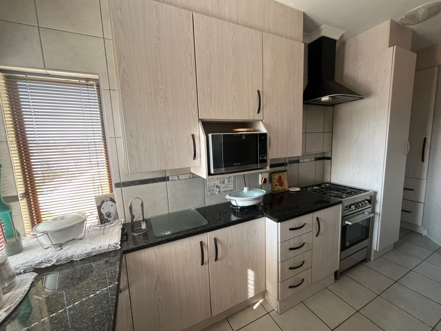 2 Bedroom Property for Sale in Oakdene Gauteng