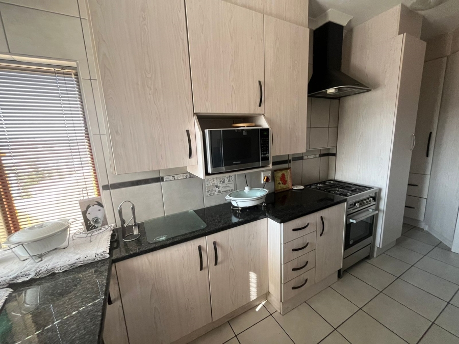 2 Bedroom Property for Sale in Oakdene Gauteng