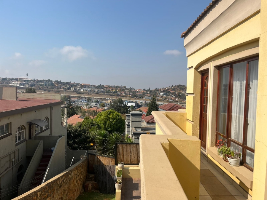 2 Bedroom Property for Sale in Oakdene Gauteng