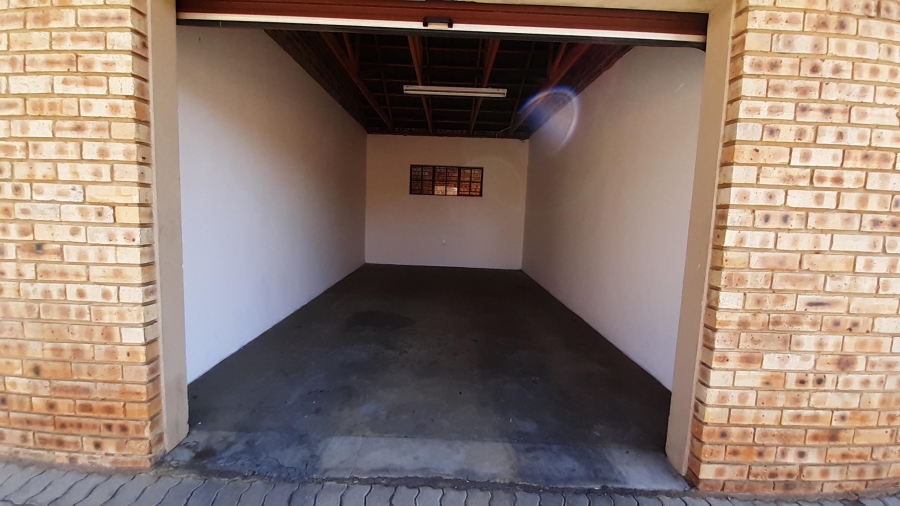 2 Bedroom Property for Sale in Meyerton Central Gauteng