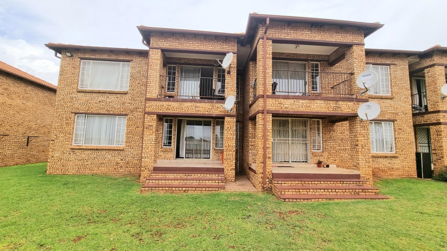 2 Bedroom Property for Sale in Erand Gardens Gauteng