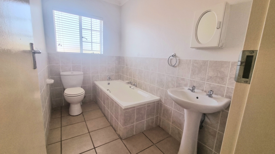 2 Bedroom Property for Sale in Erand Gardens Gauteng