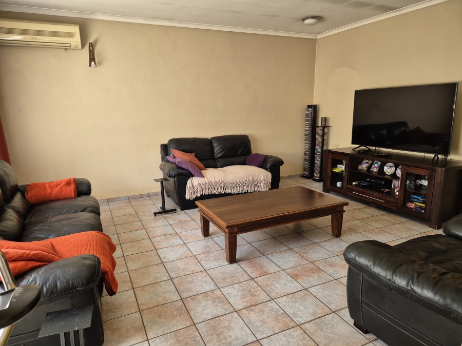 4 Bedroom Property for Sale in Wierda Park Gauteng