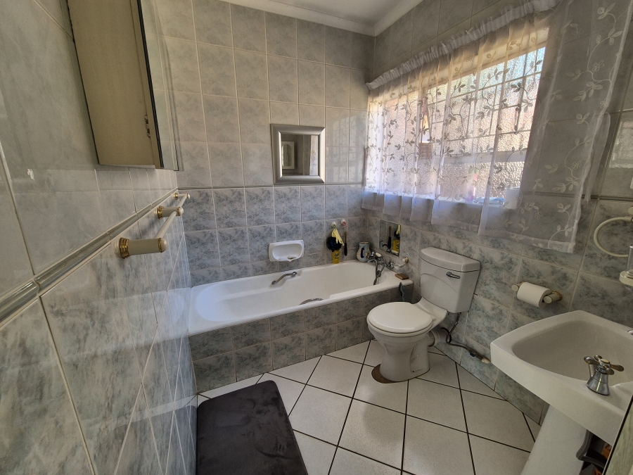 4 Bedroom Property for Sale in Wierda Park Gauteng