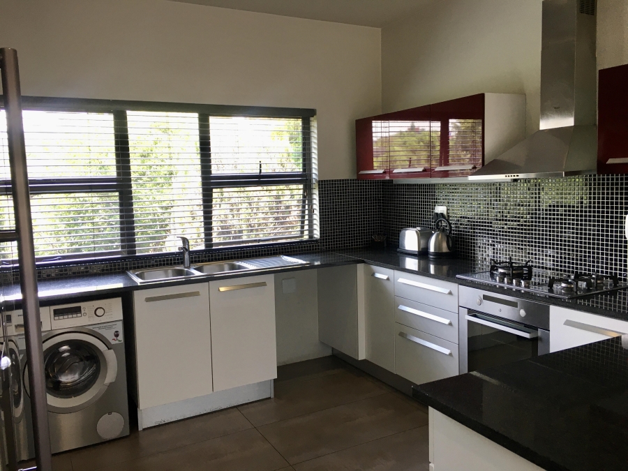 To Let 4 Bedroom Property for Rent in Sandown Gauteng