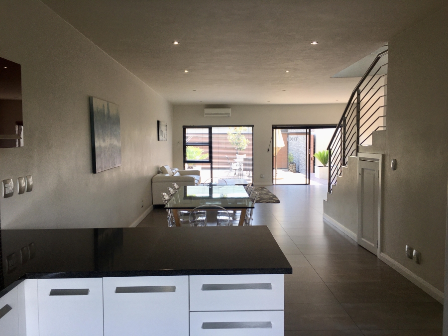 To Let 4 Bedroom Property for Rent in Sandown Gauteng