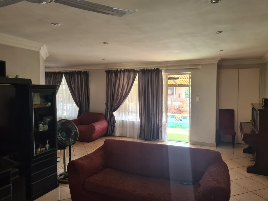 4 Bedroom Property for Sale in Heuweloord Gauteng