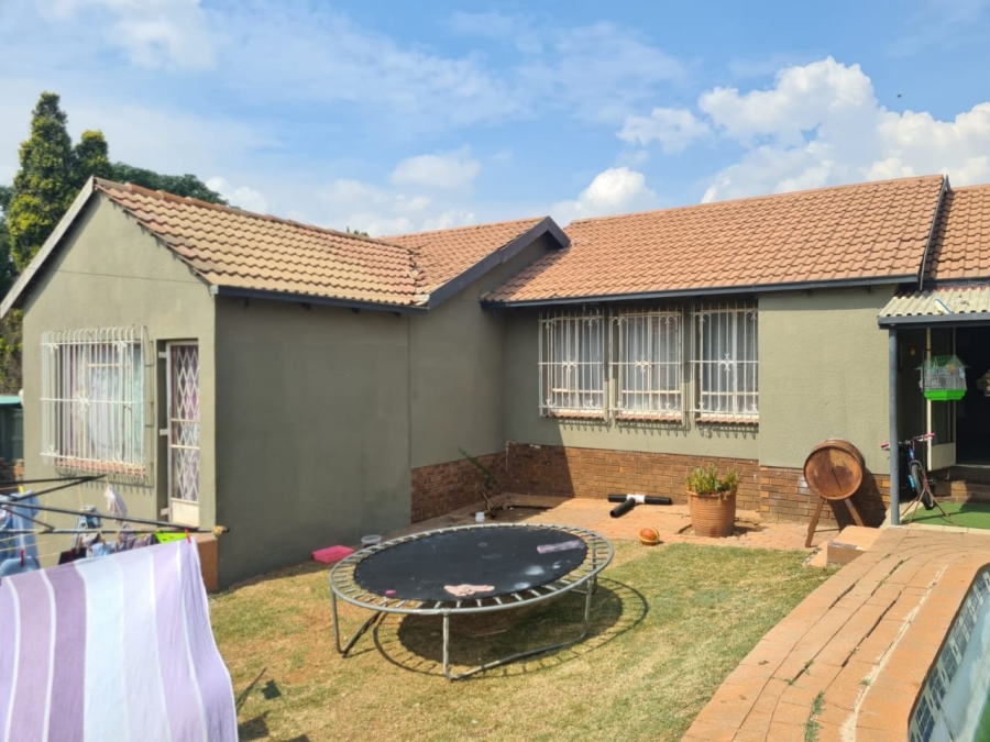 4 Bedroom Property for Sale in Heuweloord Gauteng