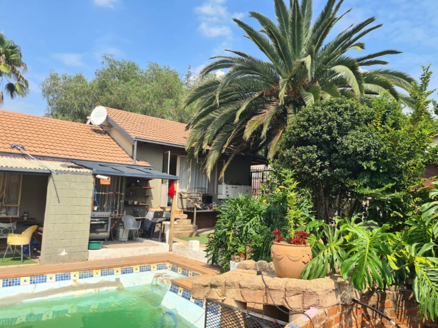 4 Bedroom Property for Sale in Heuweloord Gauteng