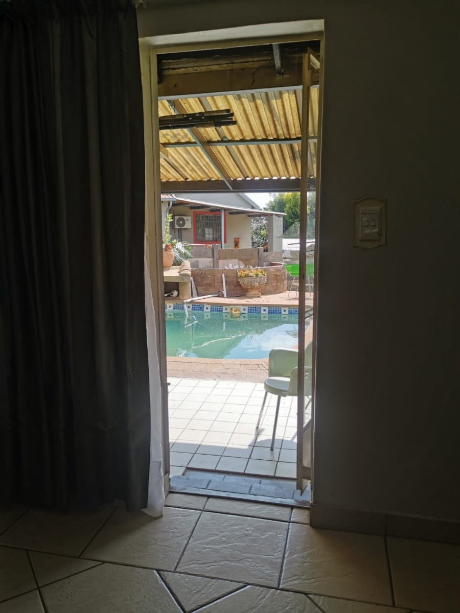 4 Bedroom Property for Sale in Heuweloord Gauteng