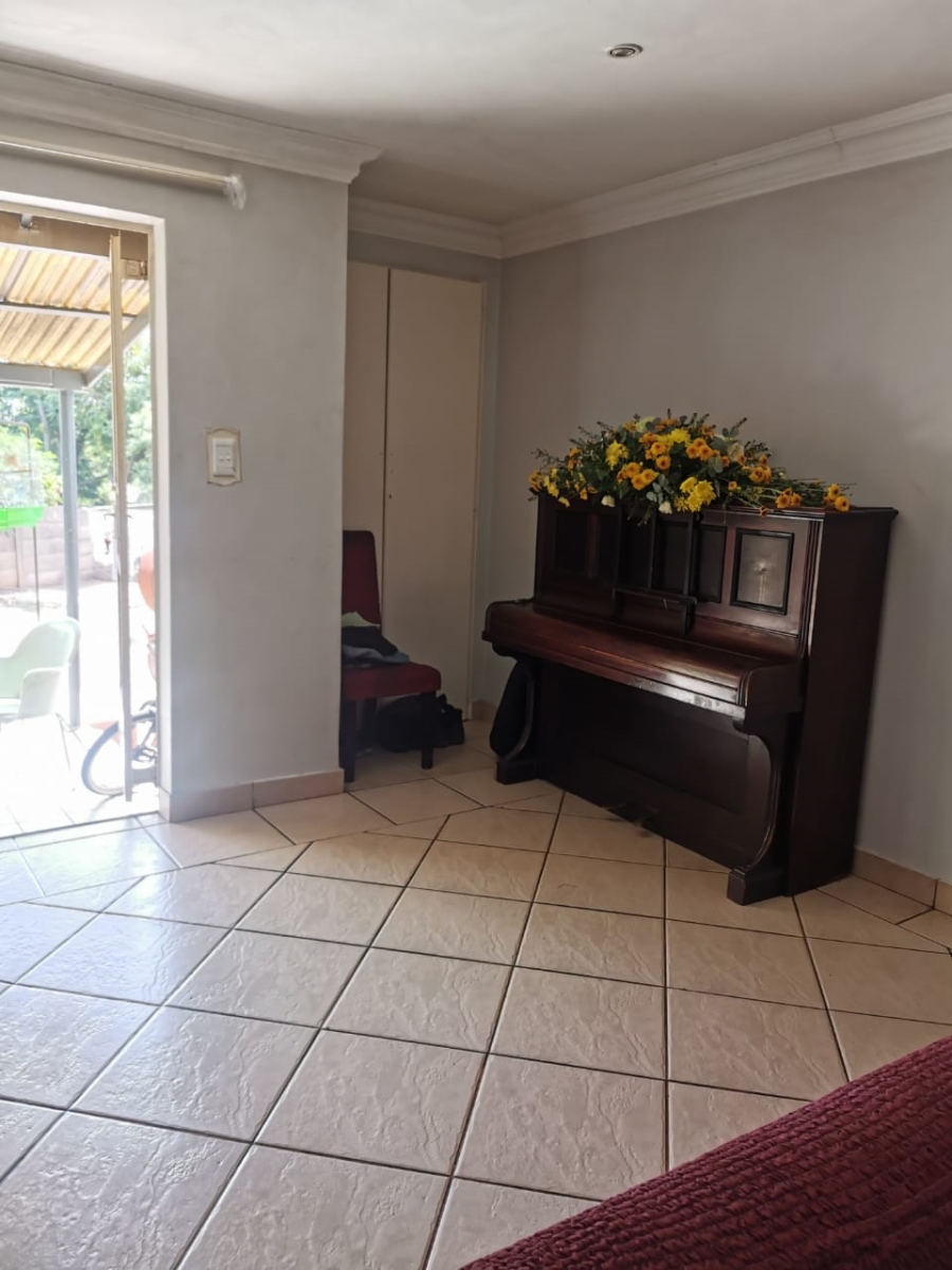 4 Bedroom Property for Sale in Heuweloord Gauteng