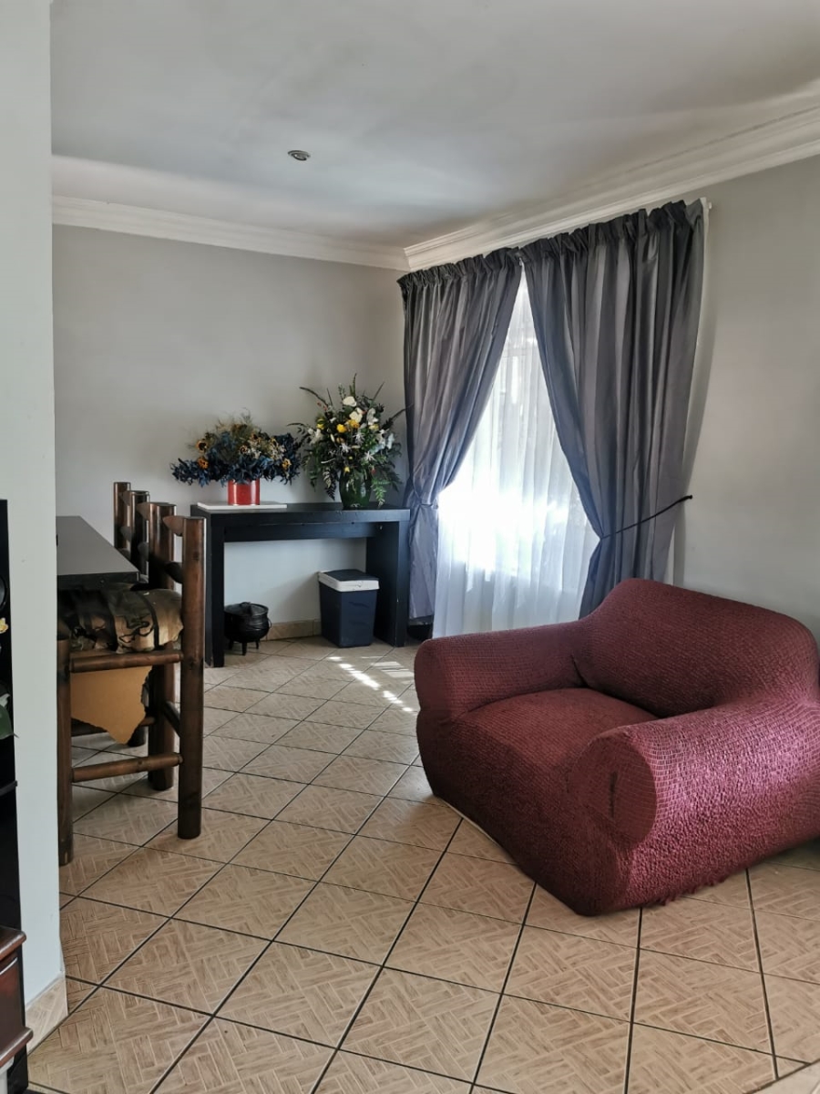 4 Bedroom Property for Sale in Heuweloord Gauteng