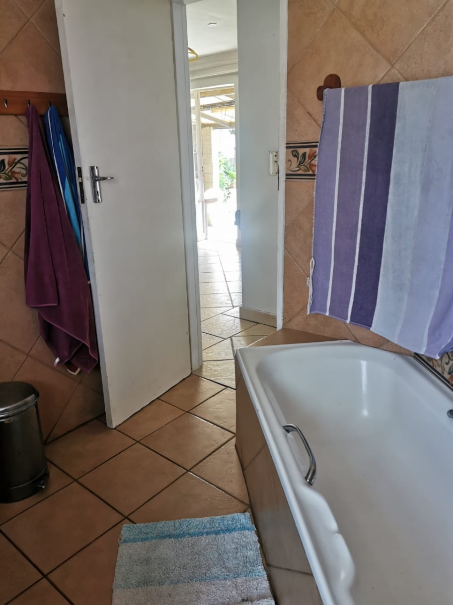 4 Bedroom Property for Sale in Heuweloord Gauteng