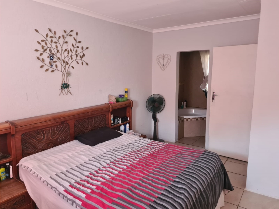 4 Bedroom Property for Sale in Heuweloord Gauteng