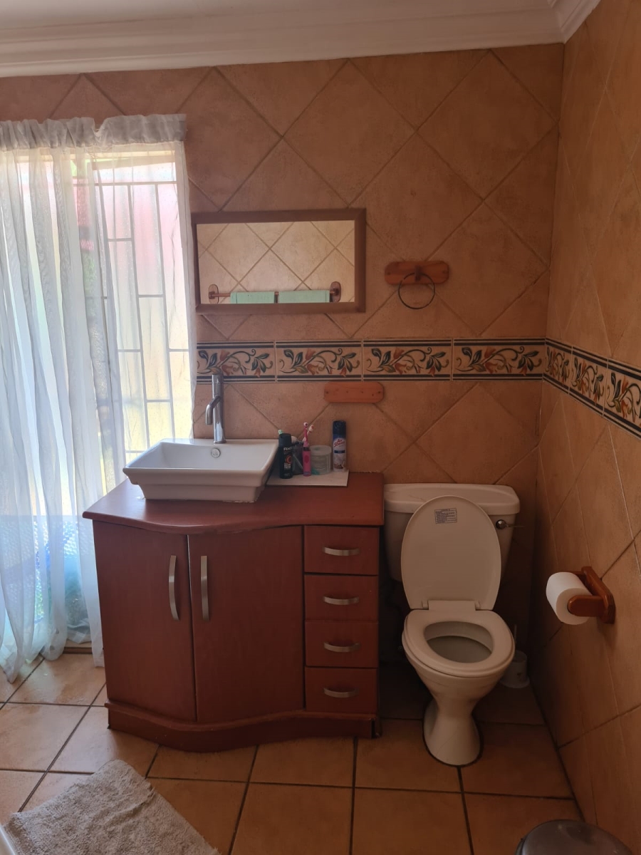 4 Bedroom Property for Sale in Heuweloord Gauteng