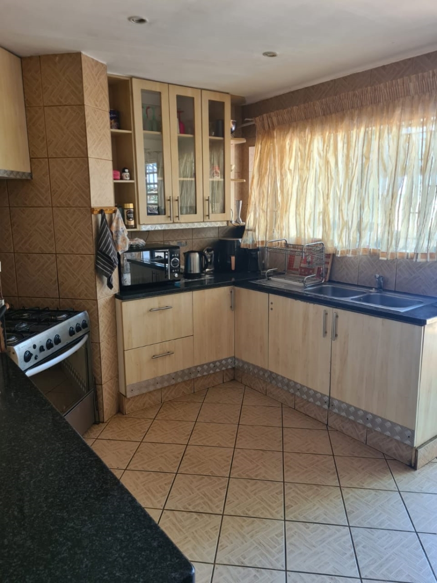 4 Bedroom Property for Sale in Heuweloord Gauteng