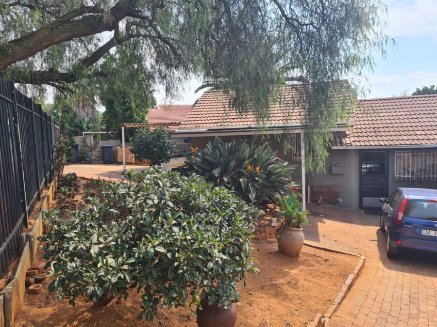 4 Bedroom Property for Sale in Heuweloord Gauteng