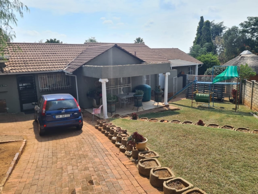 4 Bedroom Property for Sale in Heuweloord Gauteng